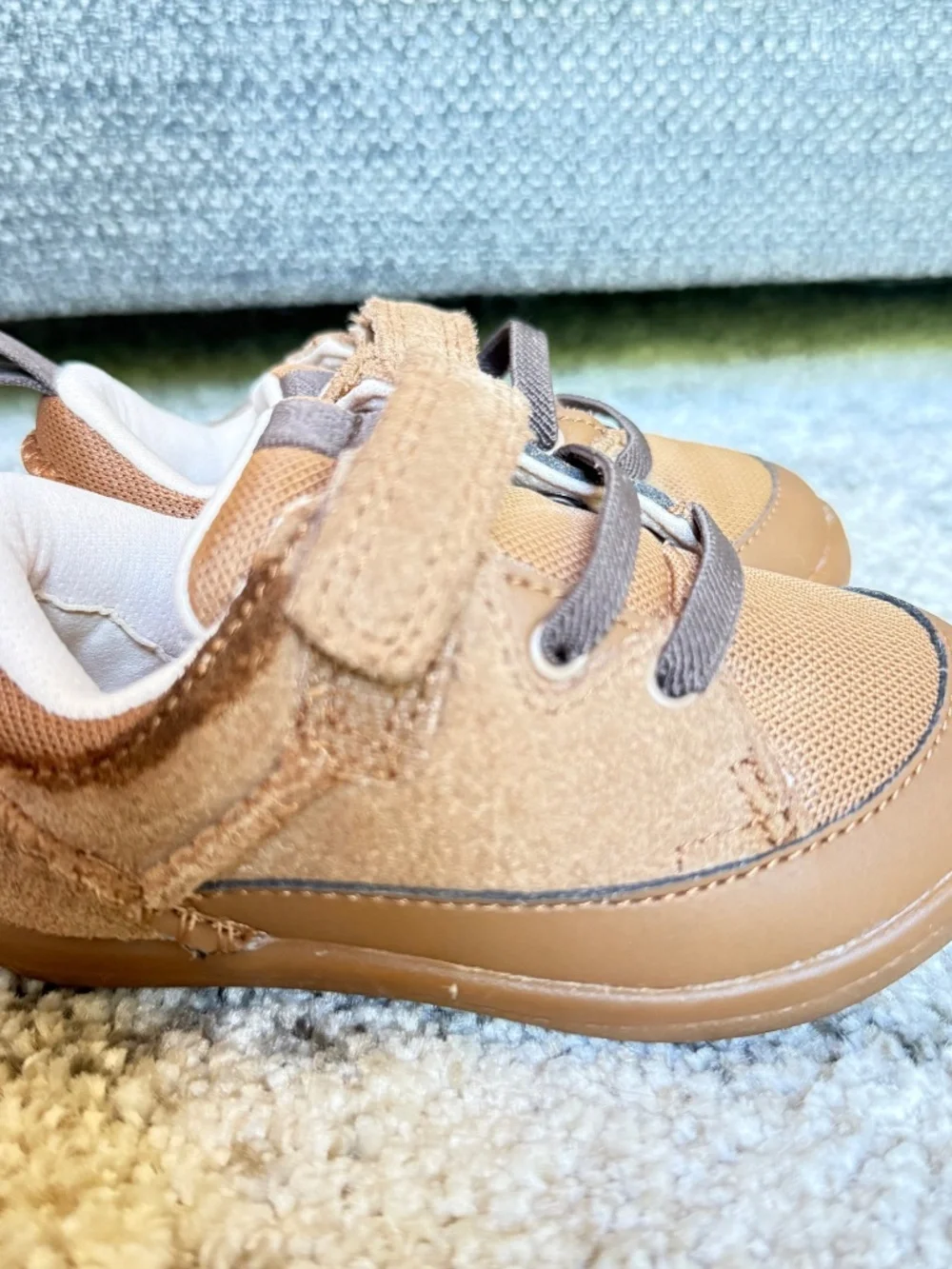 New UGG Adventurer Sneaker Toddler Size 5T Chestnut